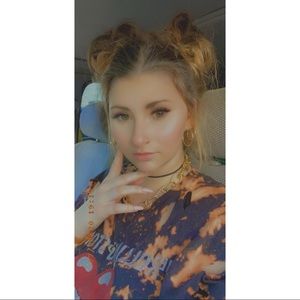 Meet your Posher, Kayla